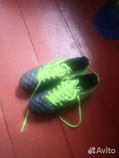 Футбольные бутсы 39размер