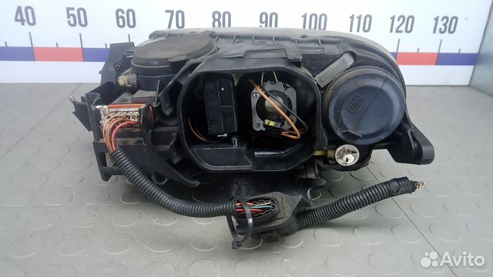 Фара правая Volkswagen Touareg