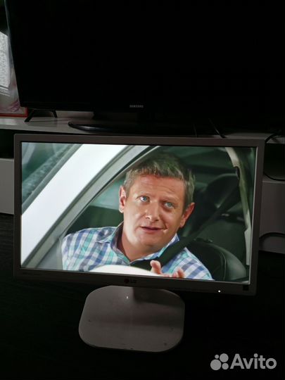 Монитор LG 22mp55