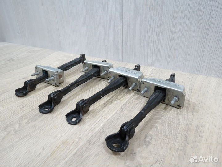 Ограничитель двери Chevrolet Cruze