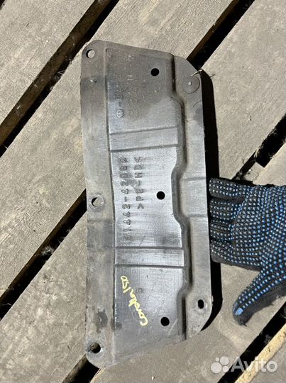 Пыльник двигателя радиатора Toyota Corolla 150