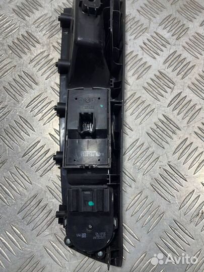 Блок управления стеклоподъемниками Chevrolet Cruze