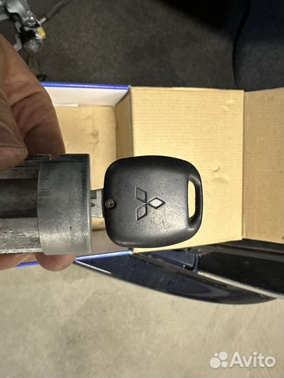 Комплект личинок с ключом от lancer evolution 8