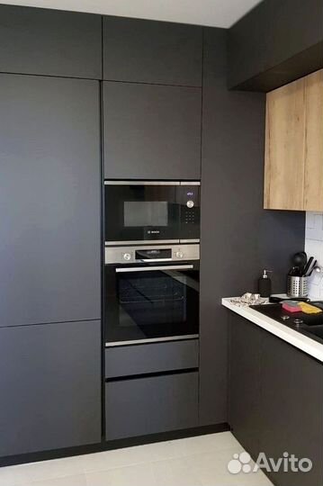 Угловая в потолок кухня на заказ