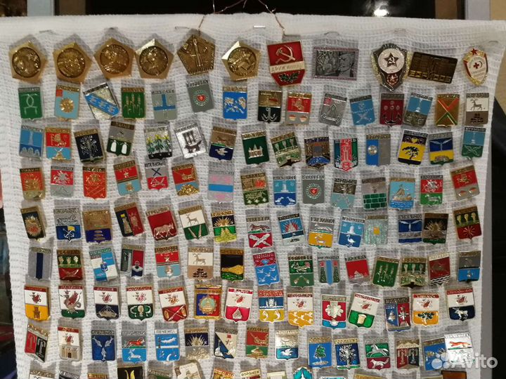 Продам значки 330шт. Все разные. Возможно обмен