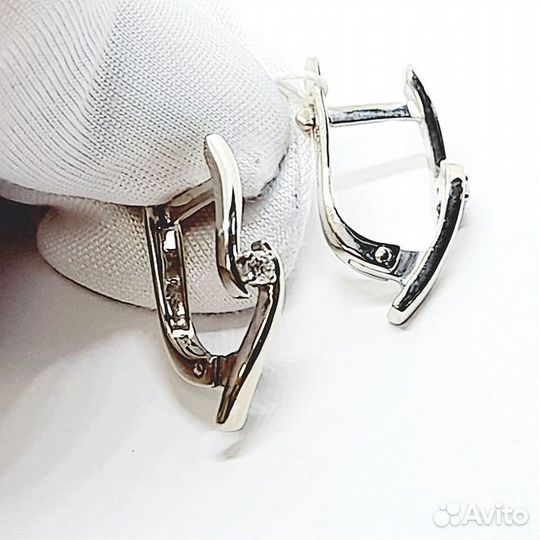 Золотые серьги с камнем