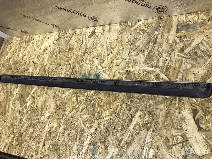 Молдинг передней,задней двери Passat B7