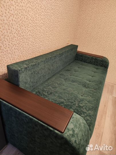 Диван прямой раскладной большой