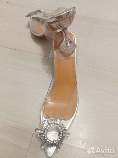 Босоножки р.39 новые