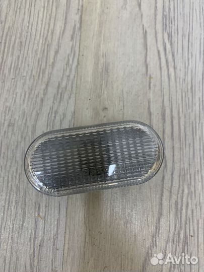 Повторитель поворотника в Крыло в Зеркало Renault