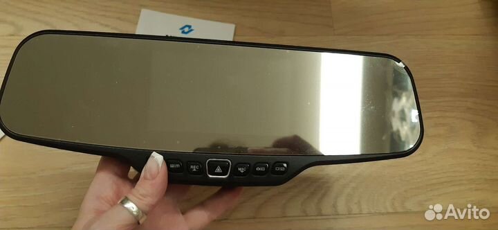 Зеркало заднего вида с видеорегистратором