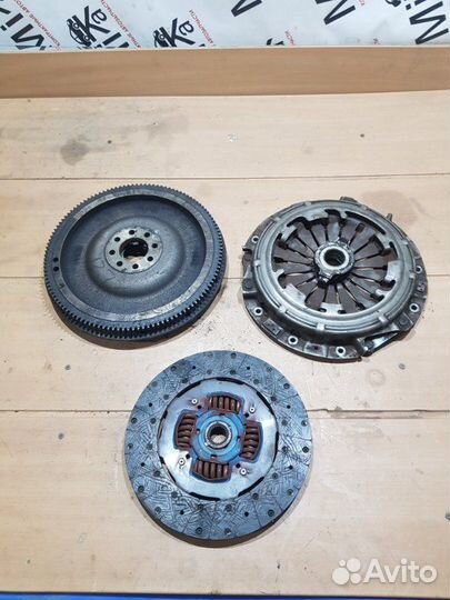 Маховик Isuzu Bighorn UBS25 6VD1