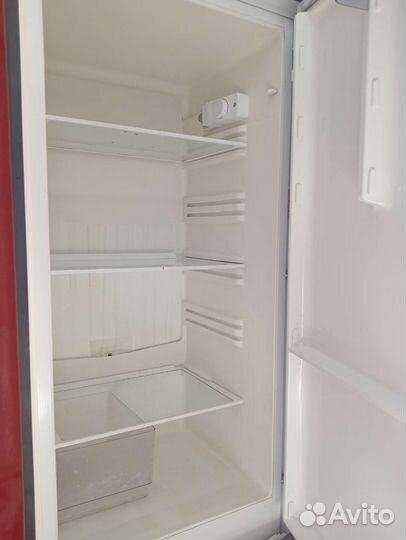 Два встроенных холодильника