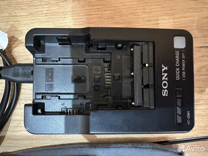 Портативный монитор Sony CLM-V55