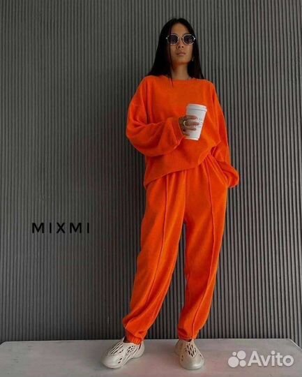 Спортивный костюм женский