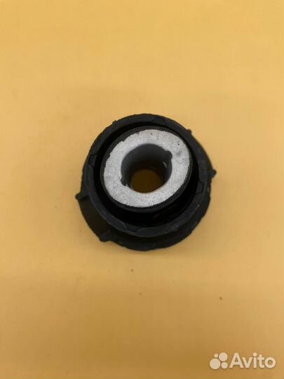 Опора подрамника Mercedes-Benz A1643310142