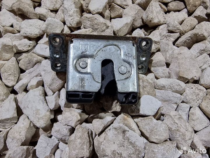 Замок багажника Мерива