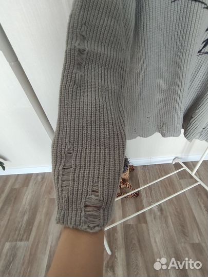 Свитер женский