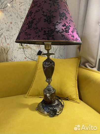 Лампа настольная с каменным основанием