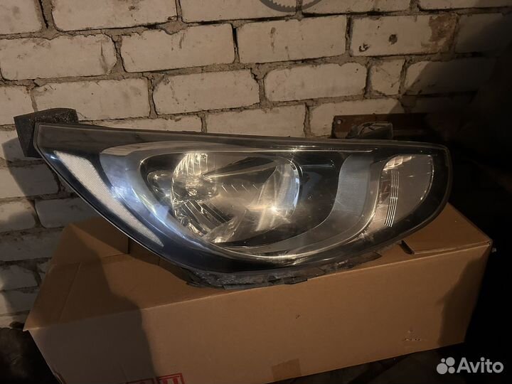 Передние фары Hyundai Solaris 2011