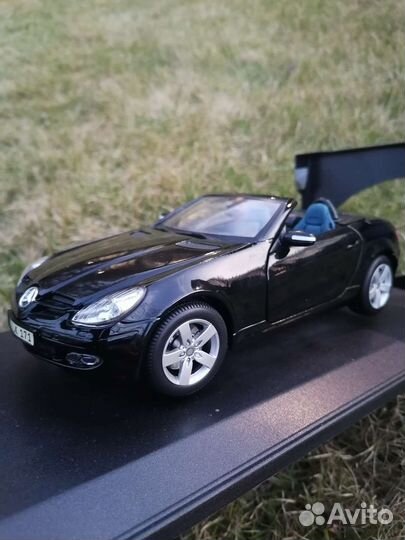 Модель mercedes slk 1:18 Maisto