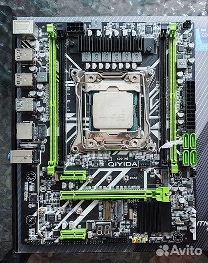 Материнская плата с процессором и памятью