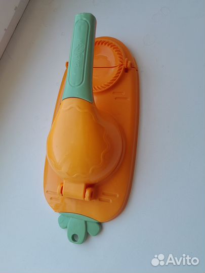 Приспособление для лепки пельменей и вареников