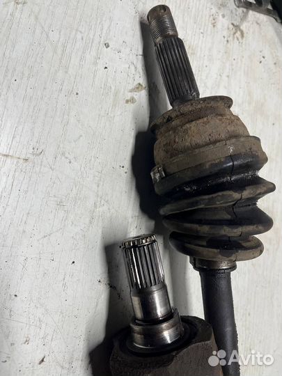 Полуось привод шрус правый Accent Hyundai