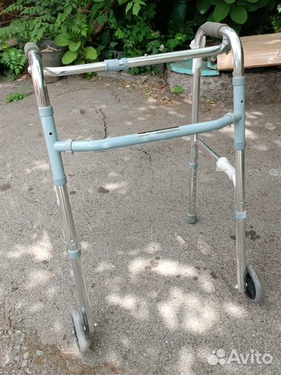 Ходунки для взрослых на колесах