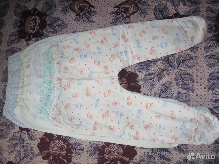 Чепчики и распашонки в пакете, ползунки