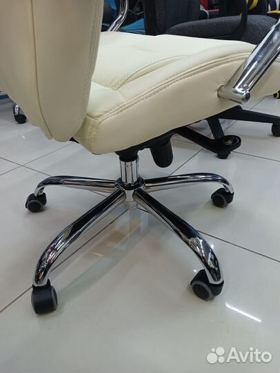 Кресло для руководителя - экокожа (крем)