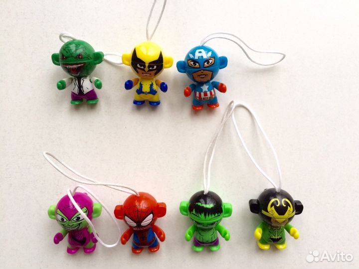 Игрушки киндер Marvel супергерои
