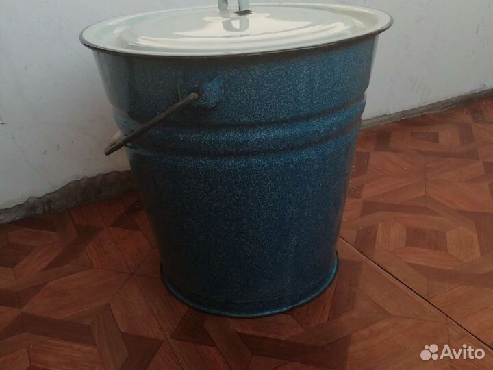 Ведро эмалированное с крышкоц