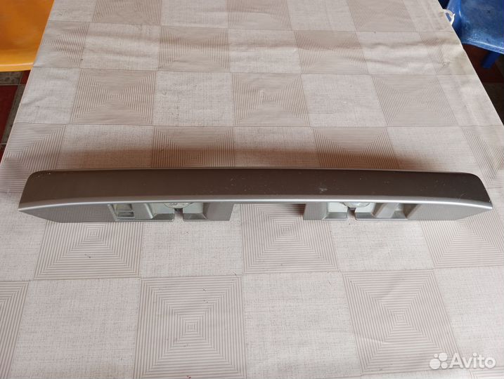 Nissan x-trail т30 накладка двери багажника