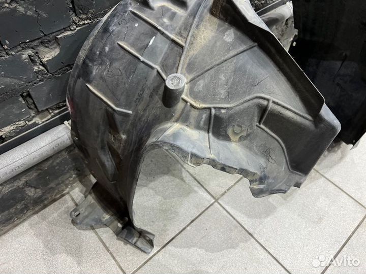 Подкрылок передний левый Nissan X-Trail