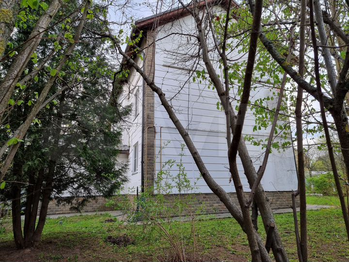 Дом 270 м² на участке 12 сот.