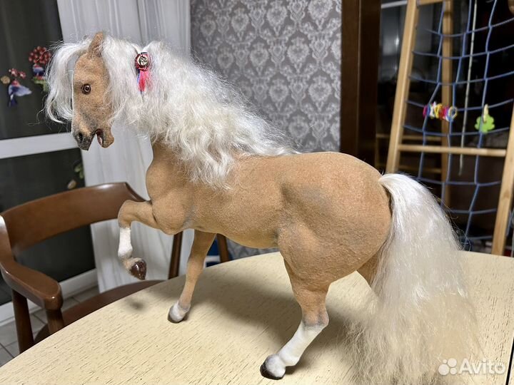 Лошадь флокированная