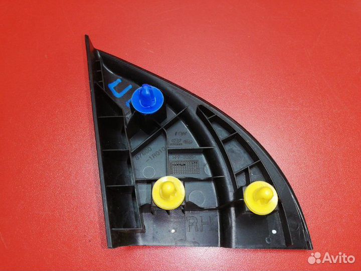 Уголок двери внутренний правый Hyundai Solaris RB