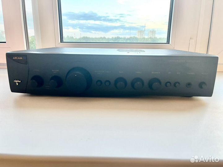 Интегральный усилитель Arcam Alpha 9