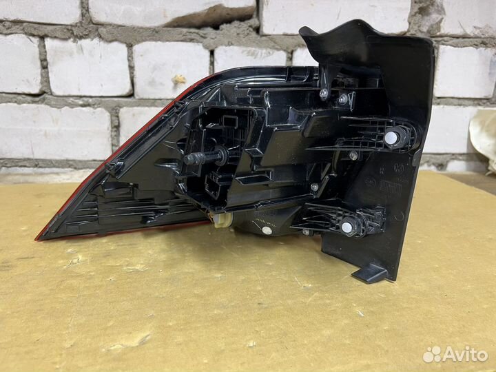 Фонарь задний правый VW Tiguan 2