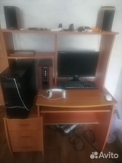 Компьютерный стол
