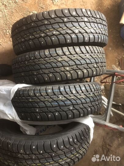 Viatti Bosco Nordico V-523 215/70 R16