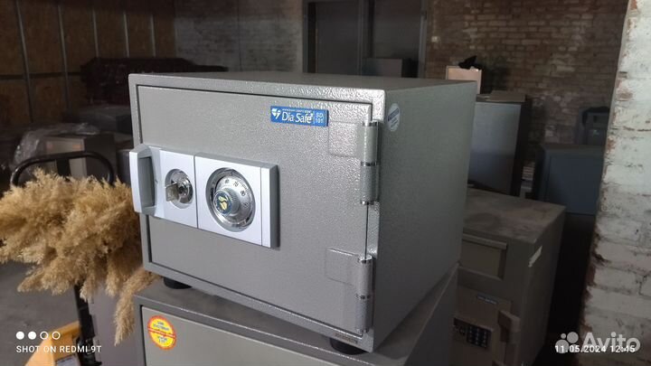 Сейф новый - бесплатная доставка