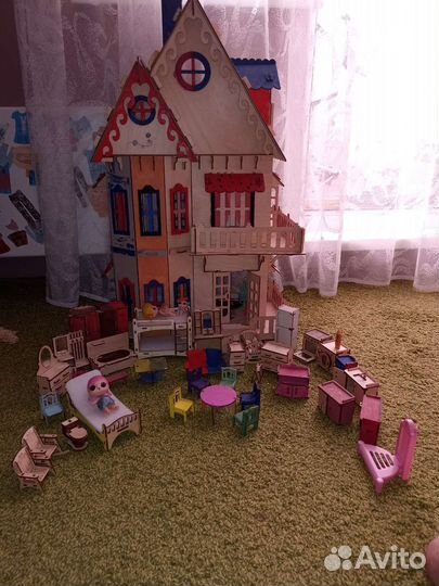 Кукольный домик с мебелью