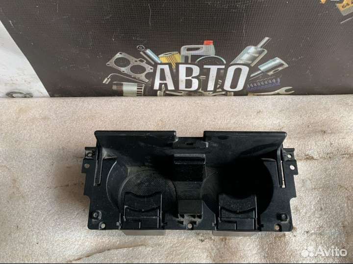 Сузуки Гранд Витара 2.0 подстаканник