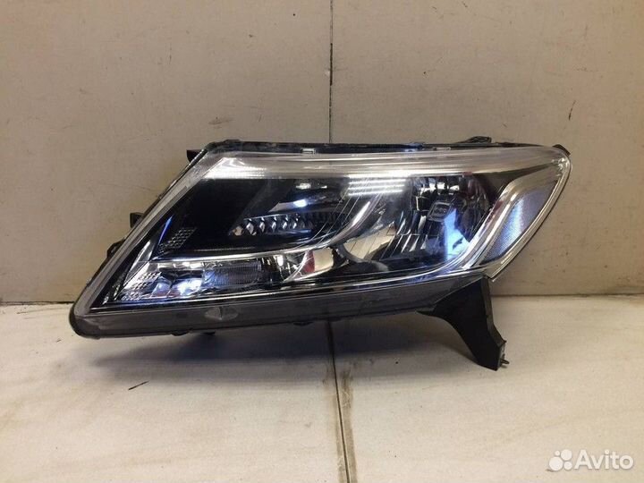 Фара левая Nissan Pathfinder