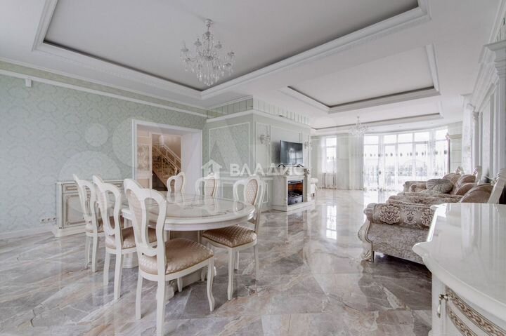 Дом 260 м² на участке 7,6 сот.