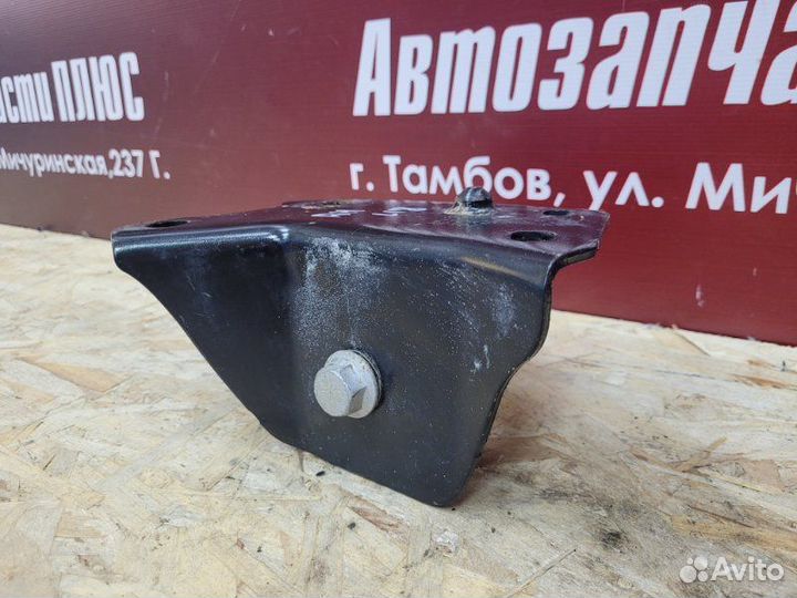 Кронштейн балки задний правый Renault Logan