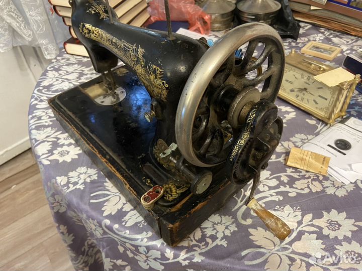 Швейная антикварная рабочая машинка зингер