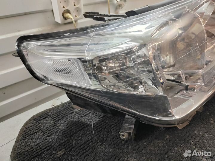 Фара Toyota LC200 08-12